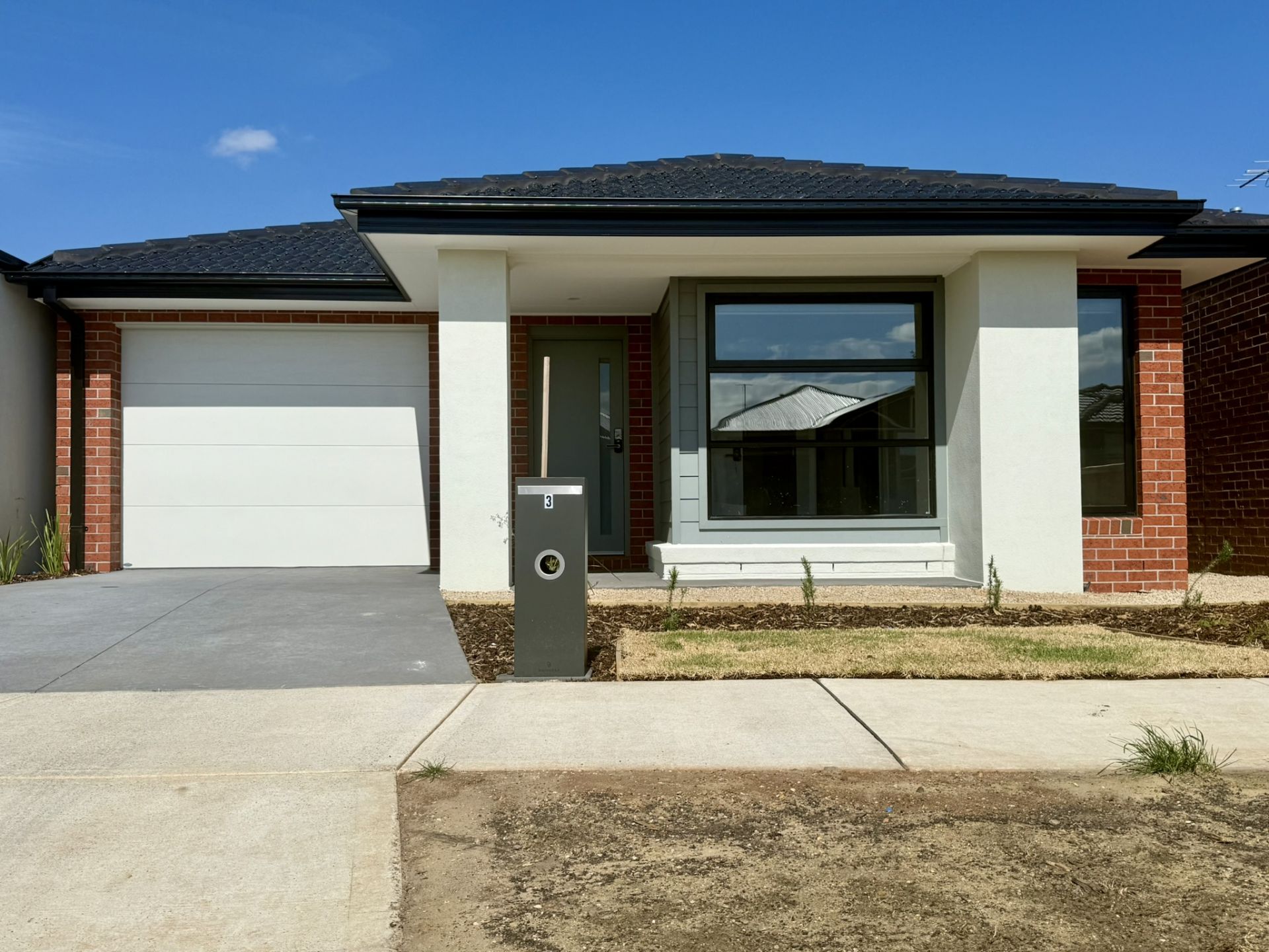 36 Alrose Grove Rockbank VIC 3335 Australia